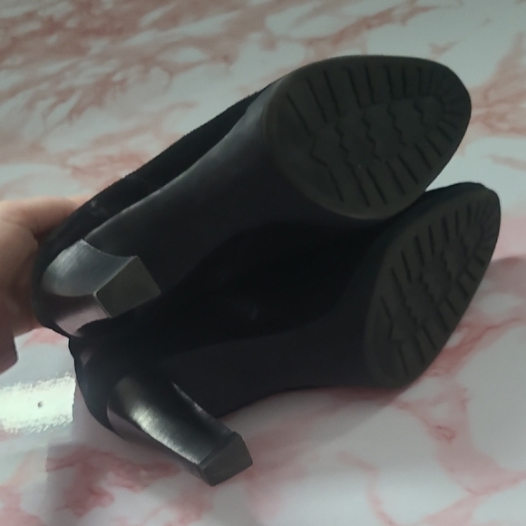 EUC Franco Sarto Idrina Black Suede Ankle Boots Gold Straps Sz 7.5M - Picture 7 of 10